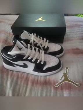 Jordan 1s Low Top Sneakers - Black & White Patent Size 4Y EUC